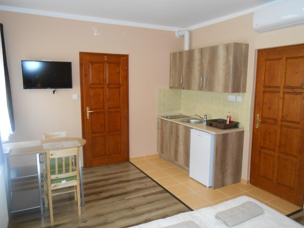 Diofa Vendeghaz Apartment Eger Exterior photo